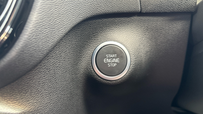 Volvo Xc40 2.0 B4P R DESIGN Pro 5dr Auto [7 speed] Petrol Estate